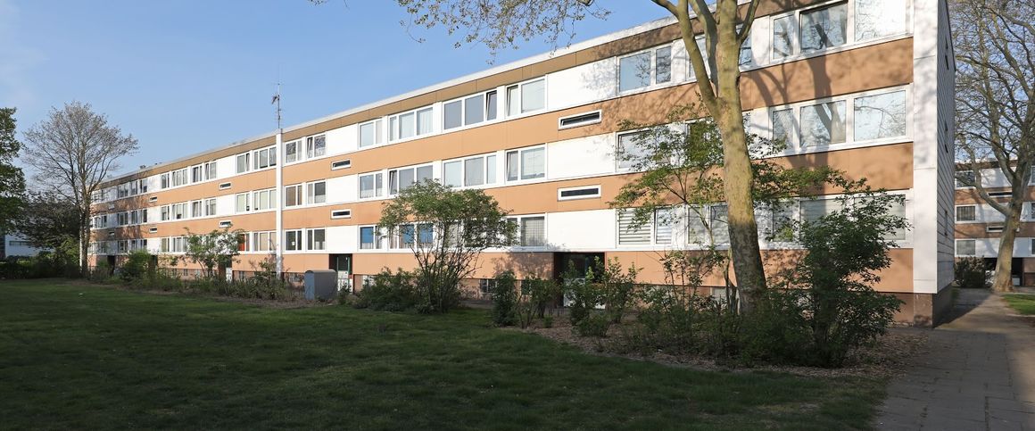 Erdgeschosswohnung mit Loggia // EG links - Foto 1