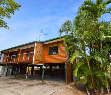 Spacious Family Home with Pool in Yorkeys Knob - Photo 5