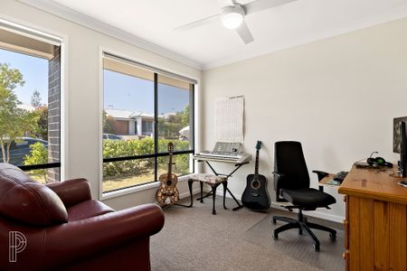 76 Spruce Circuit, Hillcrest QLD 4118 - House For Rent | Domain - Photo 2