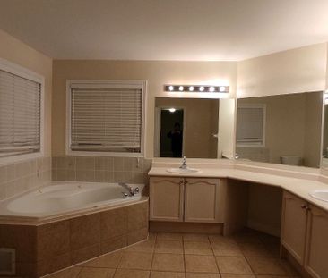 For Lease - 9 Alfred Paterson Drive, Markham, Ontario - Photo 3