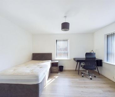 5 bedroom detached house to rent - Photo 1