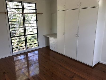 CONVENIENTLY LOCATED FAMILY HOME WITH LARGE YARD - Photo 2