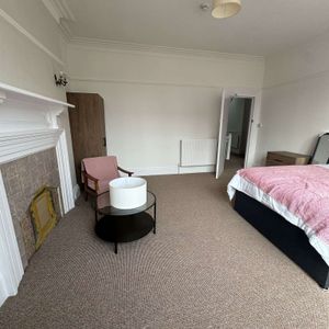 Beautifully refurbished shared house, quiet location - Photo 2