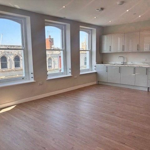 3 bedroom flat to rent - Photo 1