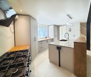 4 bedroom terraced house to rent - Photo 3