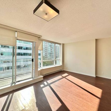 Beautiful Unfurnished 2B2B Corner Unit @ DT VAN - Photo 1