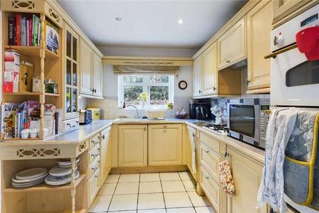 Chineham Close, Fleet, Hampshire, GU51 - Photo 3