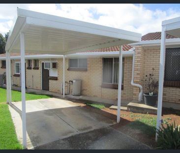 CLEAN & TIDY 2 BR UNIT IN QUIET SINGLE-STORY GROUP, SO CLOSE TO EVE... - Photo 5