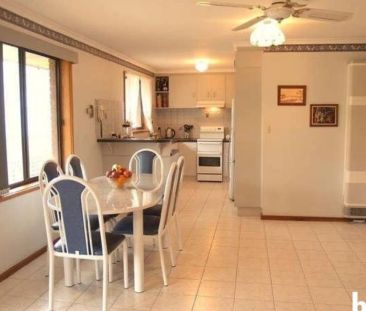 Charming 3-Bedroom Home on a Generous 552 m² Block – Ideal for Comf... - Photo 2