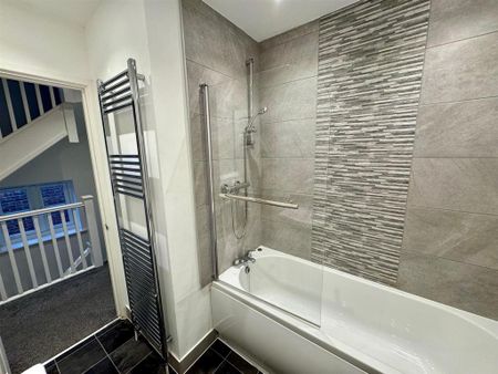 3 bedroom semi-detached bungalow to rent - Photo 5