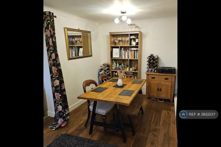 3 bedroom semi-detached house to rent - Photo 3