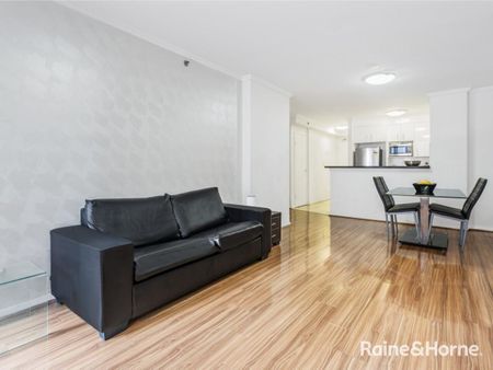 EXCELLENT CBD LOCATION -Large Two Bedroom Apartment - Photo 3