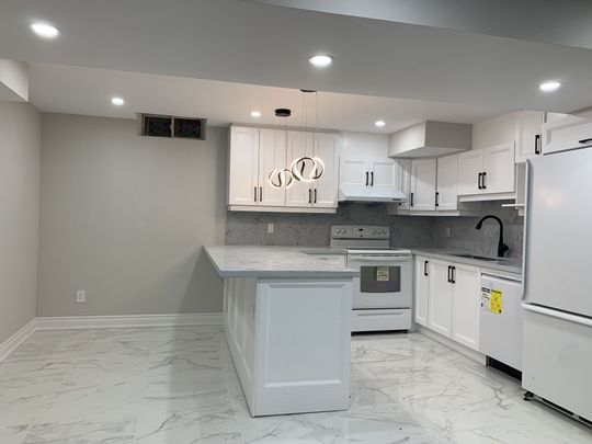For Lease - 9 Annie Crescent, Ajax, Ontario - Photo 1