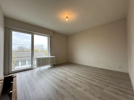 Lichtrijk appartement met drie slaapkamers - Photo 2