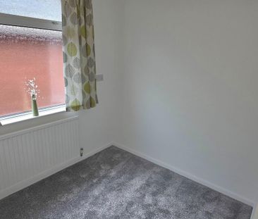 3 bedroom semi-detached bungalow to rent - Photo 2