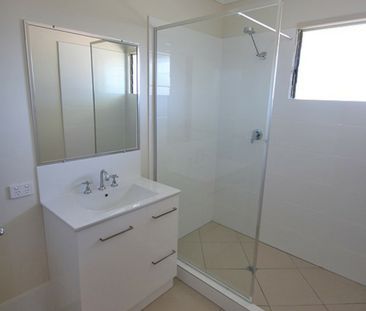 LAWNTON COTTAGE - WALK TO TRAIN - Photo 5