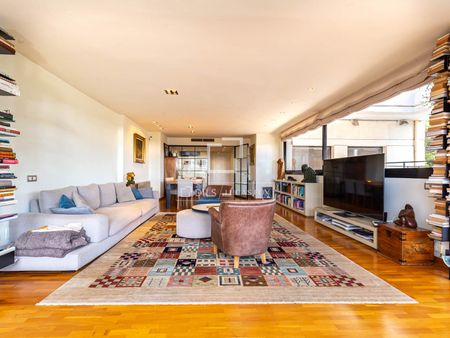 Excellent 3 Bedroom apartment with 16m² terrace for rent in Esplugues, Barcelona - Foto 3