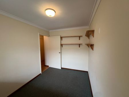Rockingham - Photo 3