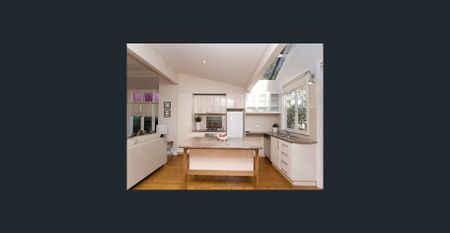 PICTURESQUE MODERN & ON QUEENS PARK DOORSTEP - Photo 3