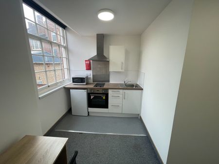 Studio Flat, Regent Road, LE1 - Photo 4