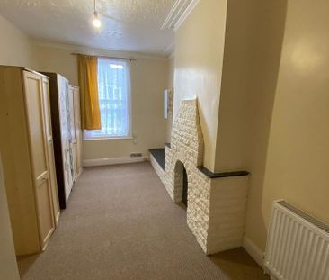 4 bedroom flat to rent - Photo 1