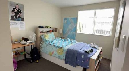 Well maintained 3-Bed Townhouse + Double Garage - Photo 5