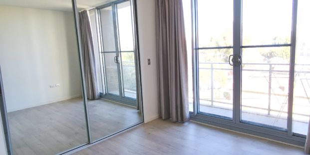 Perfectly Positioned Apartment in a Convenient Location - Photo 1