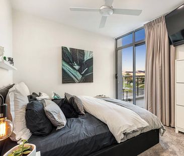 Light-Filled Apartment in Prime Beachside Location - Photo 3