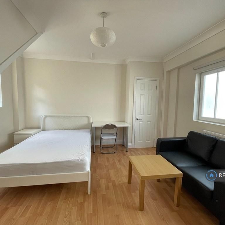 3 bedroom flat to rent - Photo 1