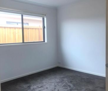 Family Home in Thornhill Park - Photo 4