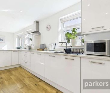 Pensclose, Witney, Oxfordshire, OX28 - Photo 1