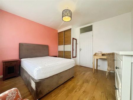 Strode Street, Egham, Surrey, TW20 9BU - Photo 3