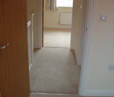 2 bedroom semi-detached house to rent - Photo 4