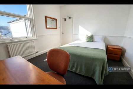 5 bedroom terraced house to rent - Photo 4