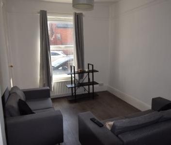 Victoria Road, Northampton, NN1 - Photo 1