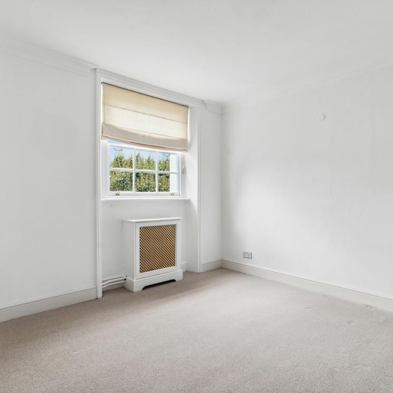 3 bedroom flat in South Kensington - Photo 1