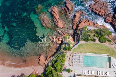 Exceptionnel : villa pied dans l'eau à Theoule-sur-Mer - Photo 4