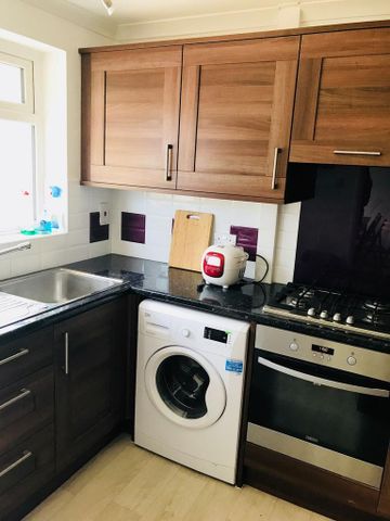 1 bedroom in a house share to rent - Photo 4