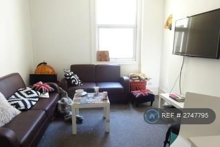 1 bedroom in a house share to rent - Photo 1