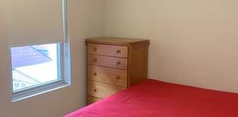 Downtown Toronto, College/Bathurst room+private Bathroom 1150/Month - Photo 2