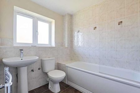 Heathfield Drive, Colliers Wood, CR4 - Photo 2