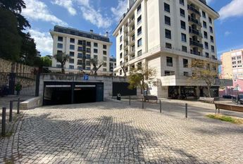 3 Bedroom Apartment with swimming pool, Benfica, Lisboa