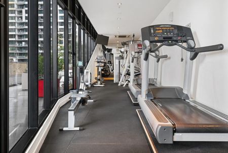 HARBOUR VIEW & LOCATION! - Photo 3