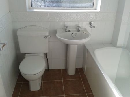 3 Bed Semi-Detached House, Lapwing Vale, S61 - Photo 3