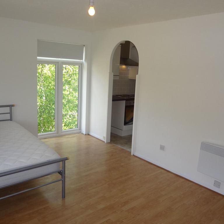 Studio to rent - Photo 1