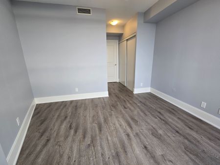 For Lease - 330 BURNHAMTHORPE Road Unit# 2402, Mississauga, Ontario - Photo 2