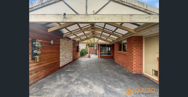 COMFORT & CONVENIENCE ON BERWICK - Photo 1