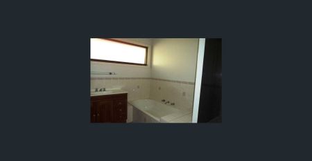 FAMILY HOME CLOSE TO SCHOOL - 6 MONTH LEASE - Photo 3