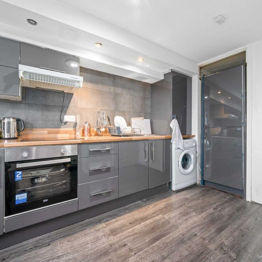 Price £850 pcm - Available 14/05/2025 - Unfurnished - Photo 1