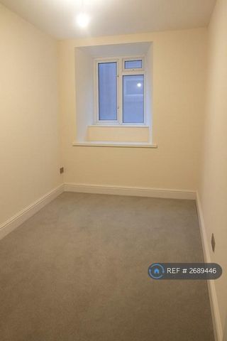3 bedroom flat to rent - Photo 3